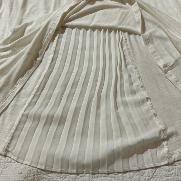 White House black market accordion back top. XS. - Picture 6 of 7